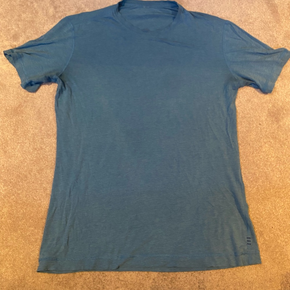 Lulu lemon tee shirt